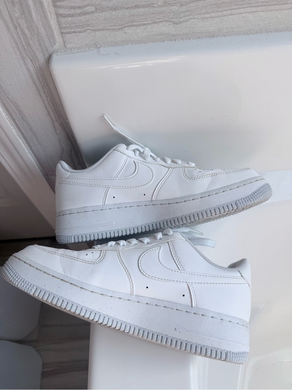 Nike Air Force 1’ 07 LE Women’s Athletic Sneakers Apple green sole Worn once - Picture 5 of 9